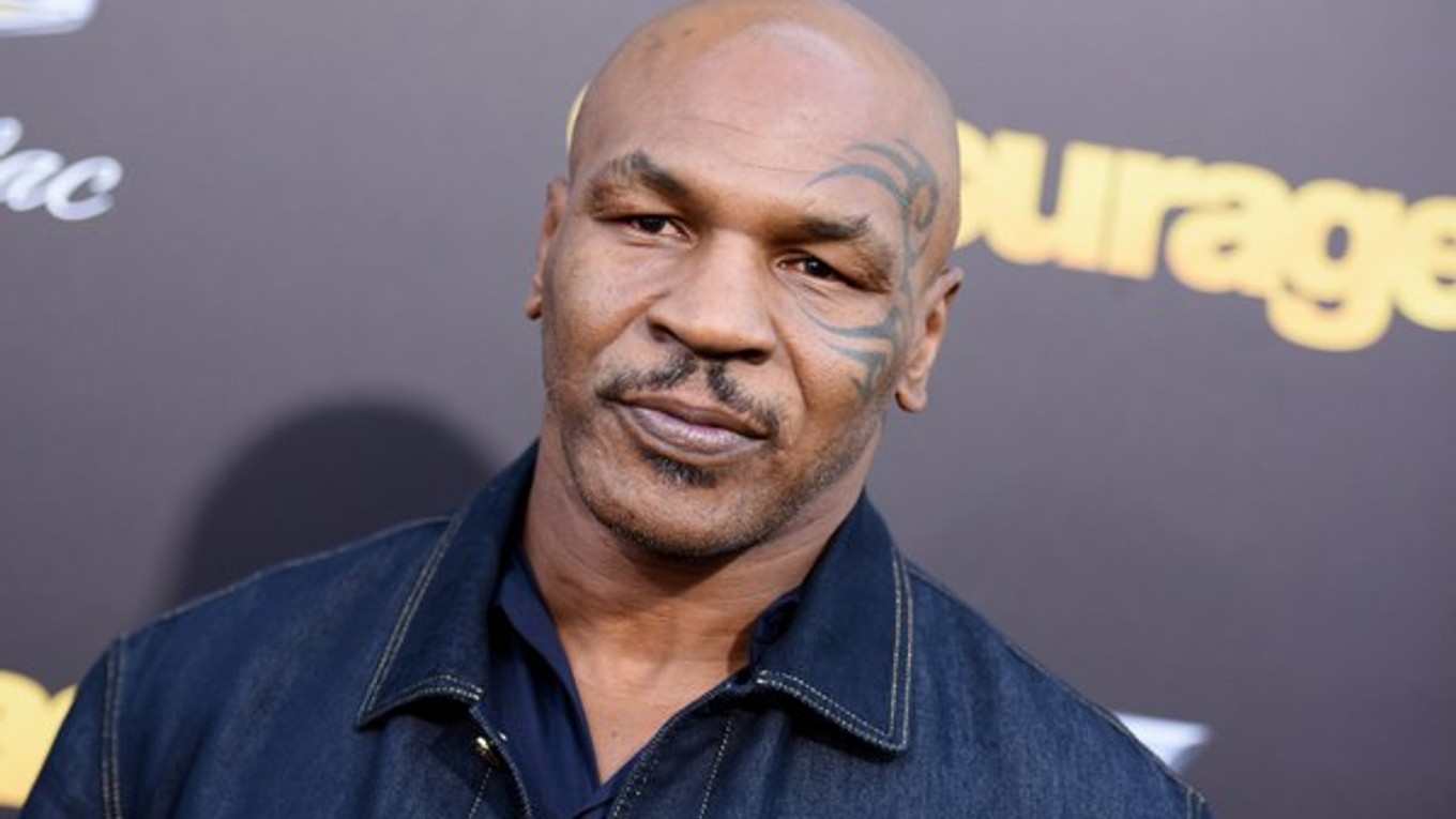 Mike Tyson má už 48 rokov a v Ringu nestál celé desaťročie.