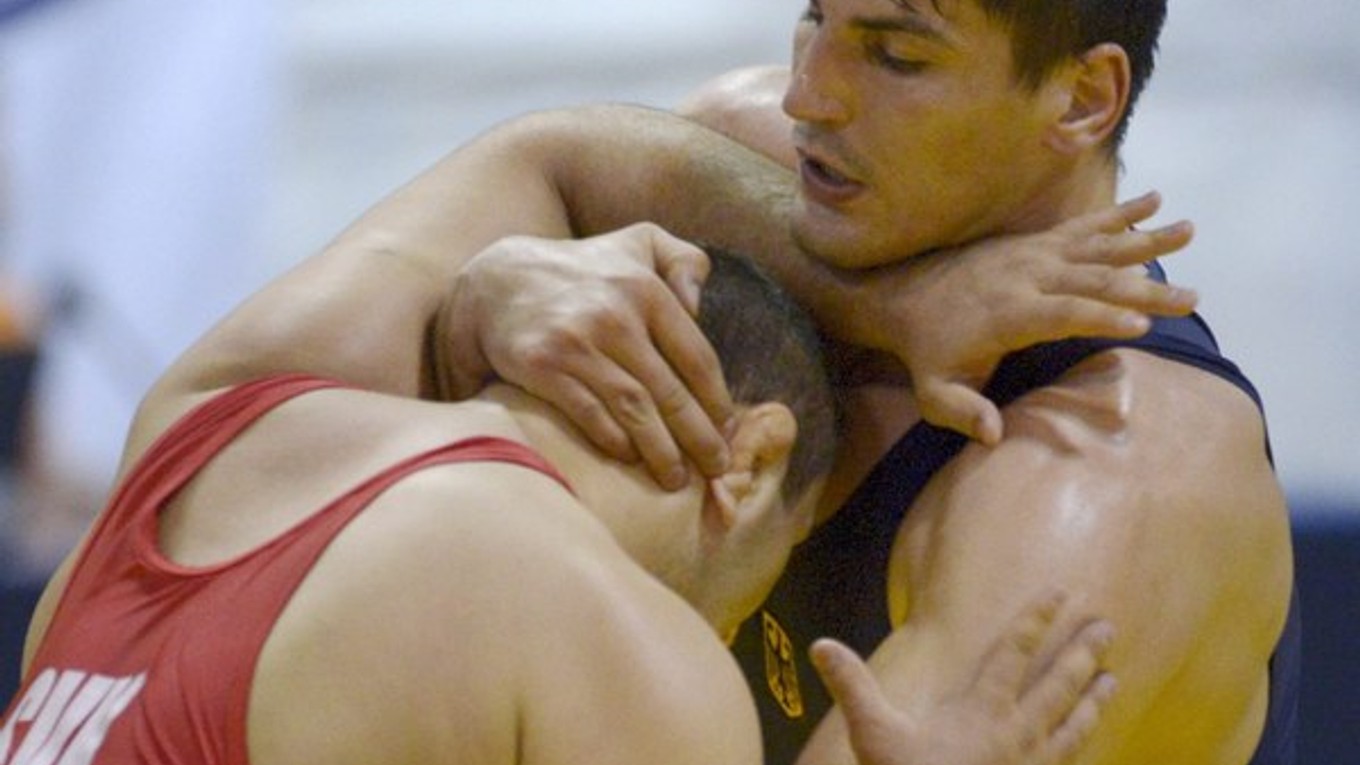 Soslan Gaglojev (v cervenom drese).