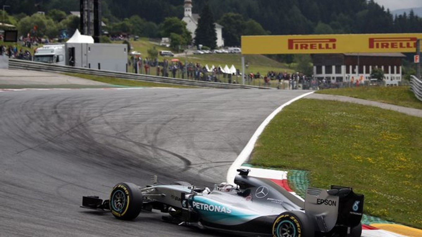 Lewis Hamilton v Rakúsku vybojoval svoju 45. pole position v kariére.