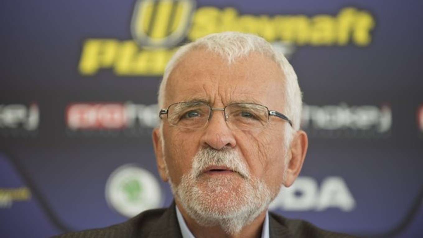 Končiaci riaditeľ spoločnosti Pro-Hokej slovenskej extraligy Vladimír Paštinský nebude môcť na kongrese hlasovať.