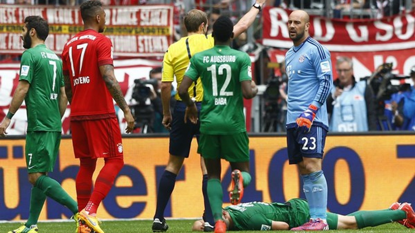 V májovom bundesligovom dueli doma proti Augsburgu bol Reina dokonca vylúčený.