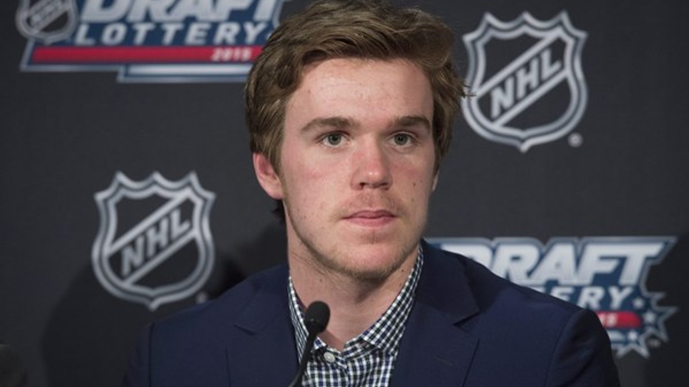 Connor McDavid bude s najväčšou pravdepodobnosťou tohtoročnou jednotkou draftu NHL.
