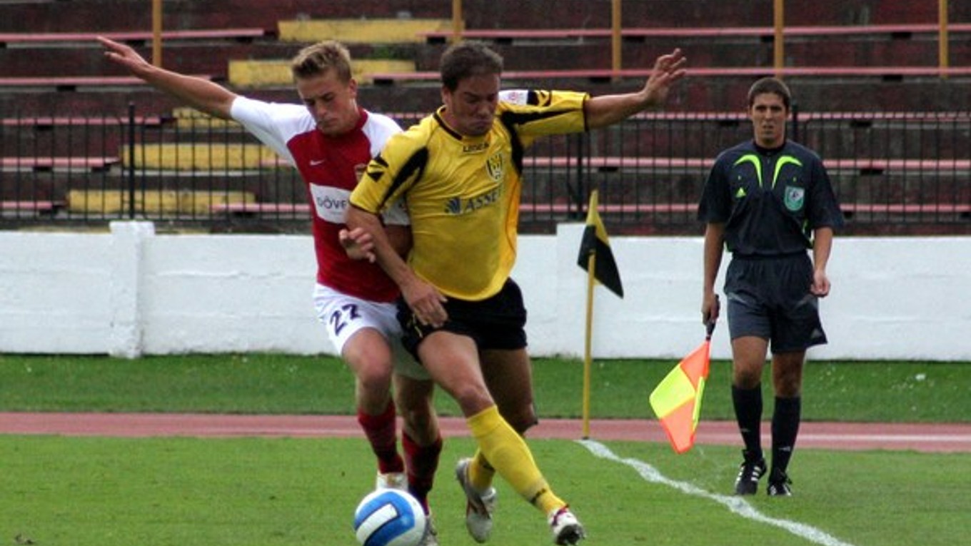 V roku 2006 si krátky čas obliekal Petr Švancara aj žlto-čierny dres Interu Bratislava.