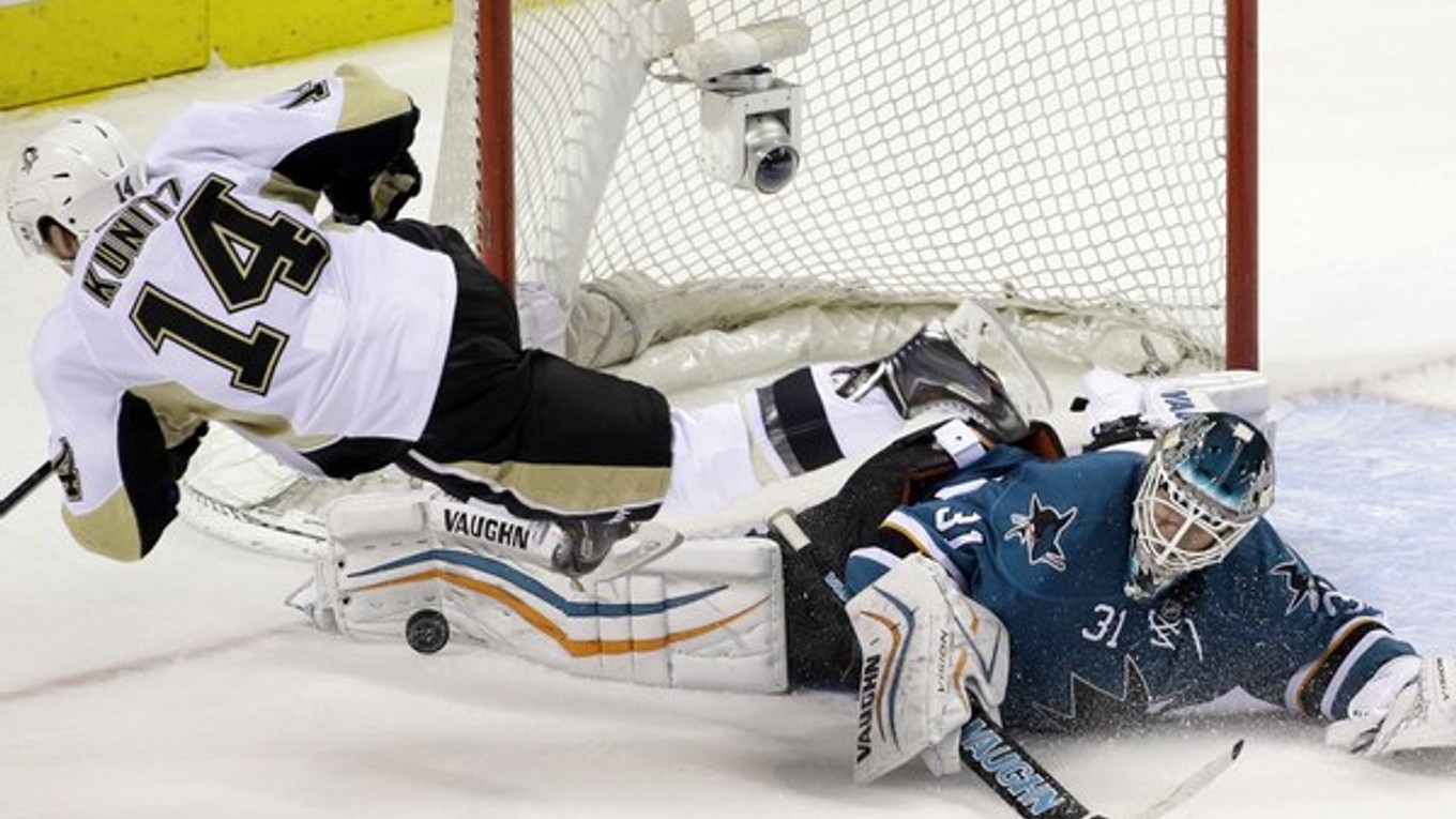 Antti Niemi si v budúcej sezóne už dres San José neoblečie.