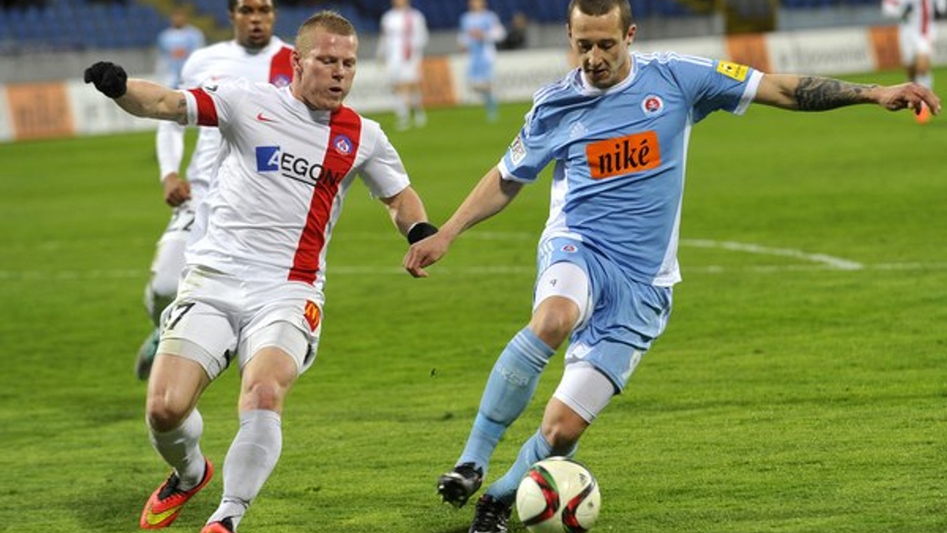 Bratislavčania sa budú spoliehať aj na strelecké schopnosti Adama Zreľáka (vpravo).