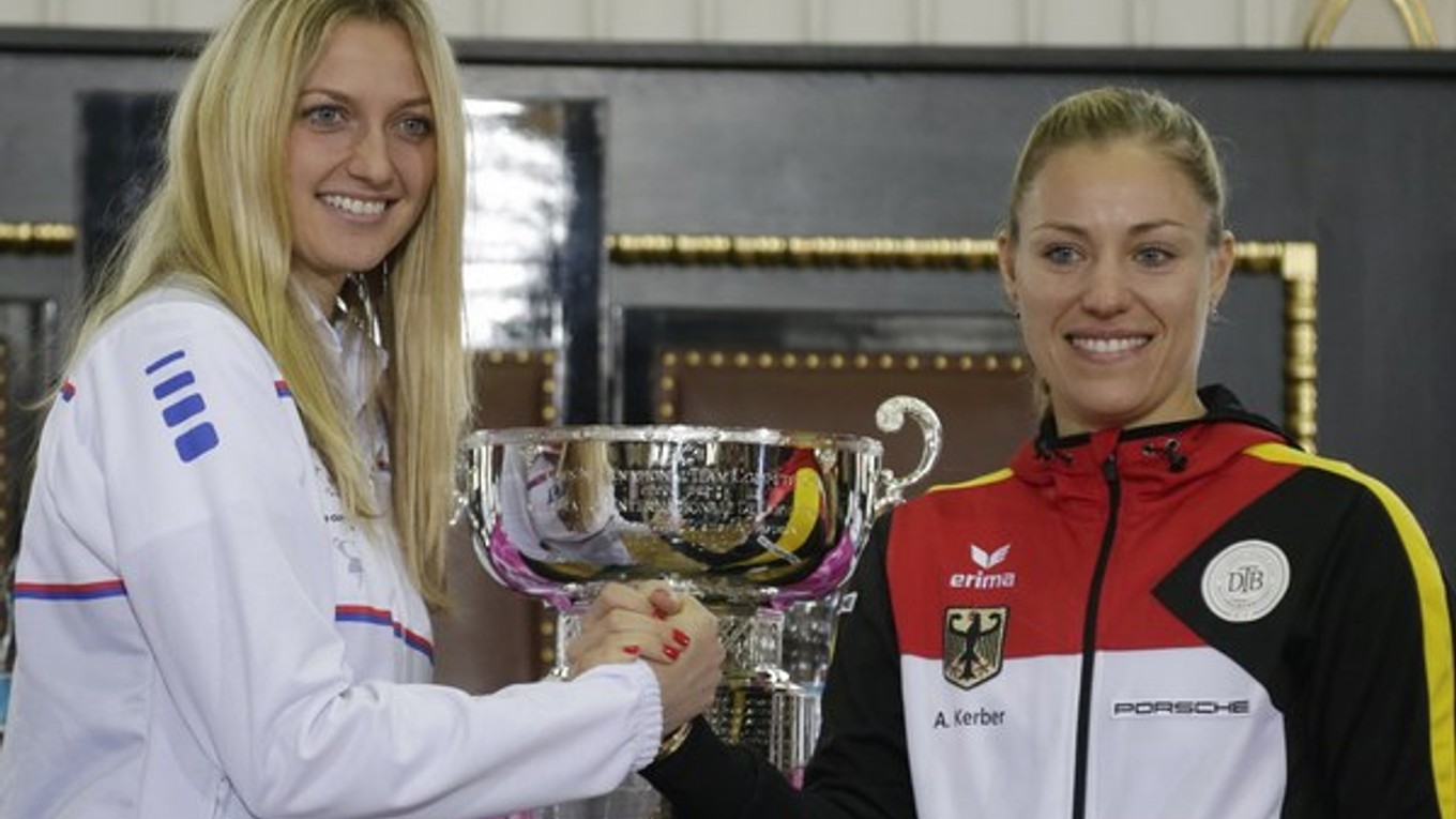 Češka Petra Kvitová (vľavo), ako aj Angelique Kerberová z Nemecka svoje súperky v prvom kole doslova zmietli z kurtu.