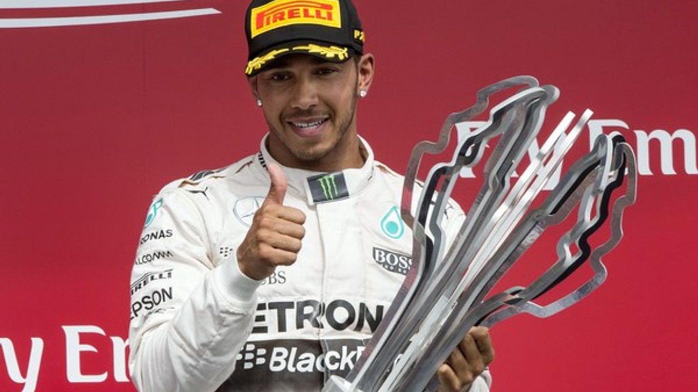 Lewisovi Hamiltonovisa nepáčila víťazná trofej z Monte Carla, ale ani tá z nedávnej Veľkej ceny Rakúska v Spielbergu.