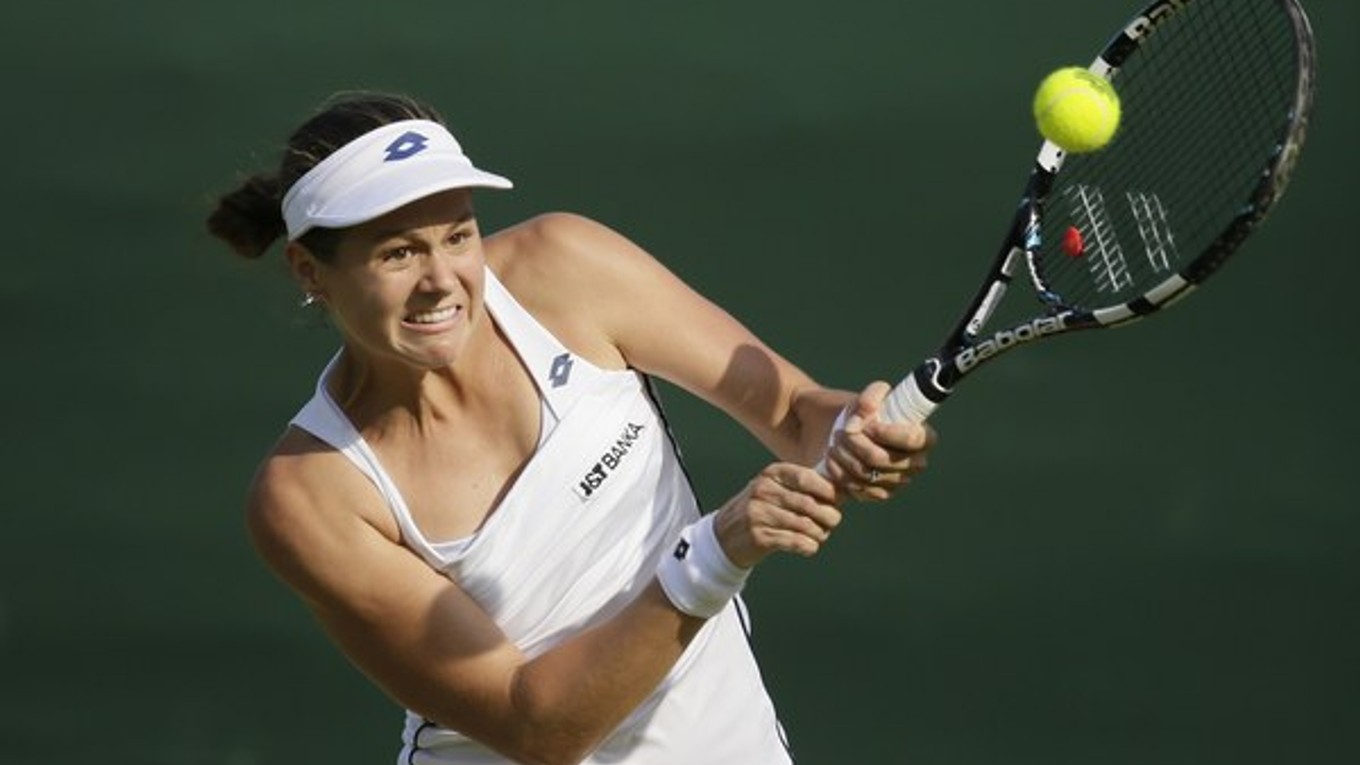 Jana Čepelová vo Wimbledone v prvom kole prekvapila, keď zdolala favorizovanú súperku. V druhom už neuspela.