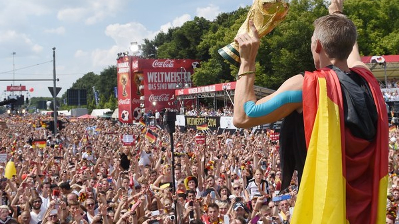Bastian Schweinsteiger a spol. vybojovali na vlaňajších MS už štvrtý titul pre Nemecko.