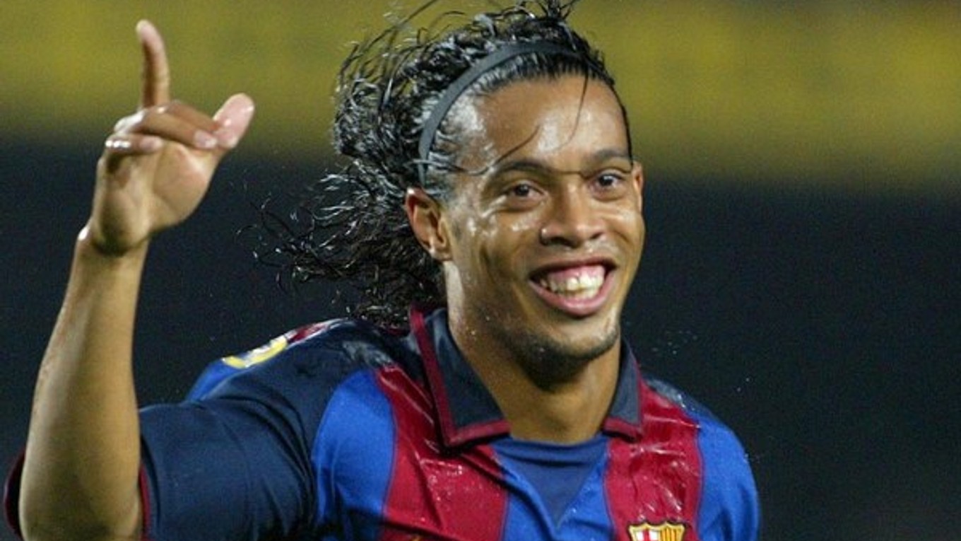 Široký úsmev patril k Ronaldinhovi rovnako, ako fantastická loptová technika.