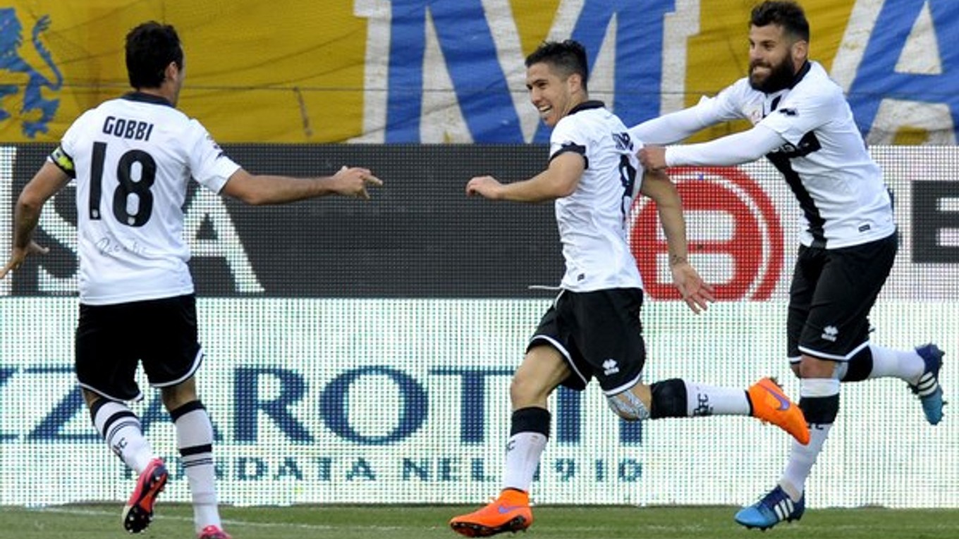 Ešte cez víkend sa futbalisti Parmy radovali zo zisku troch bodov v dueli proti Juventusu. Teraz prišli o štyri.