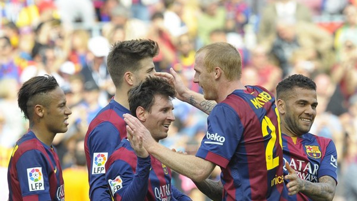 Messiho (uprostred) okamžite po góle zaplavili gratulujúci spoluhráči.