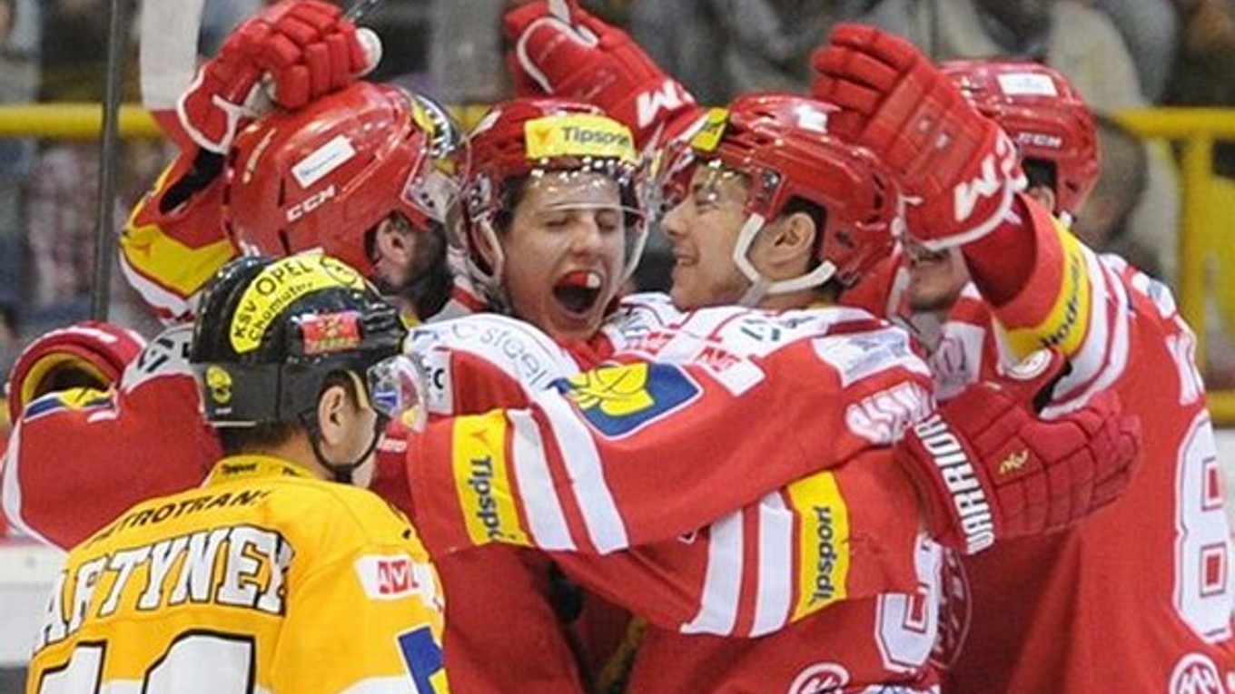 Hokejisti Třinca sa vrátili do hry, stav finálovej série vyrovnali na 3:3.