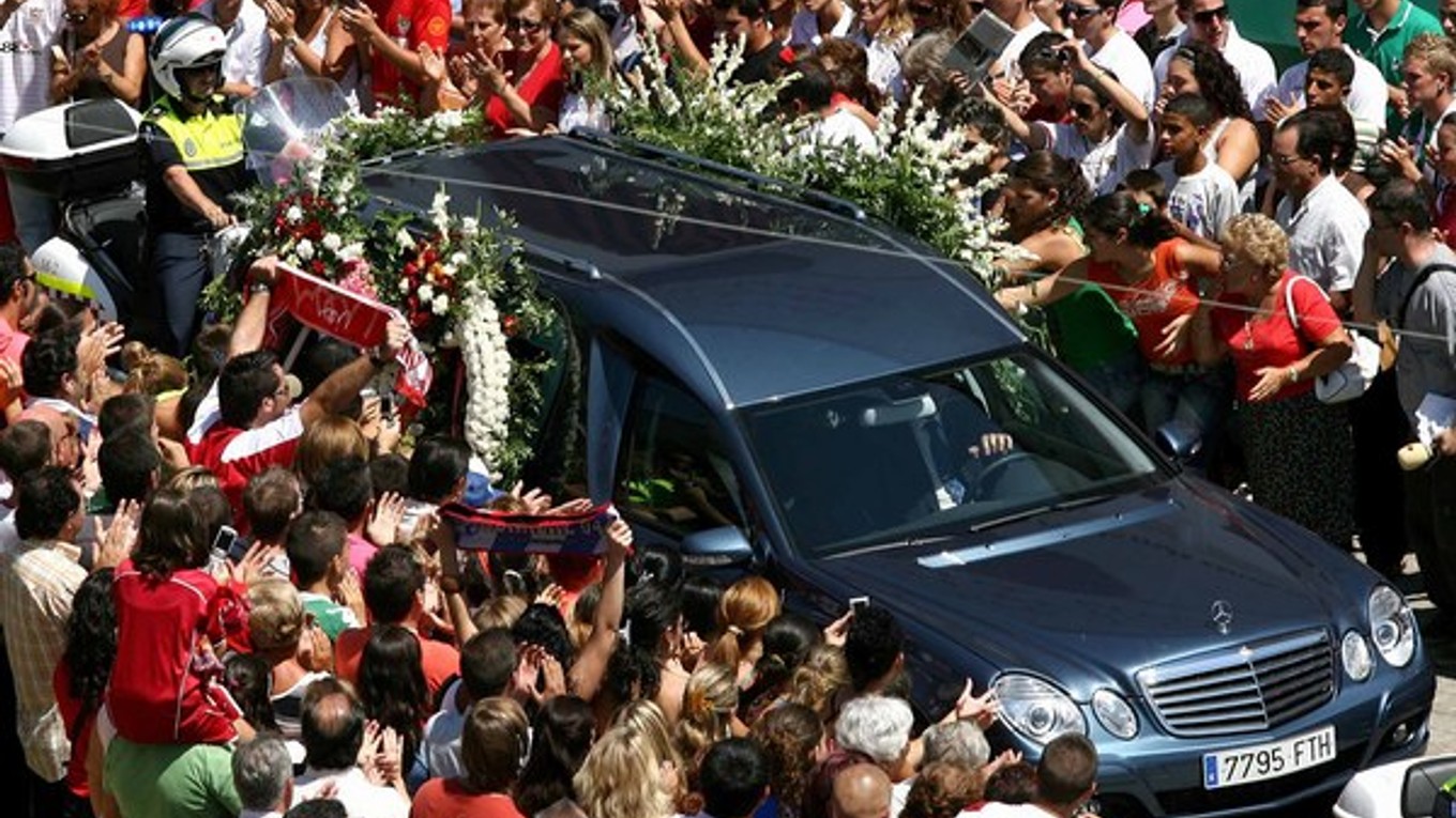 V roku 2007 zomrel na zástavu srdca 22-ročný obranca FC Sevilla Antonio Puerta.