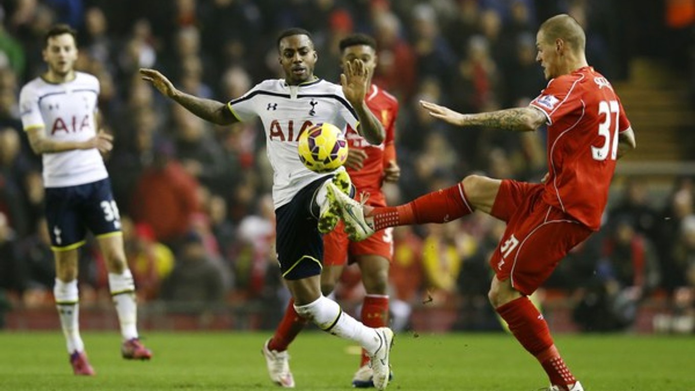 Škrtel (vpravo) chce sezónu zachrániť aspoň ziskom štvrtého miesta v lige.