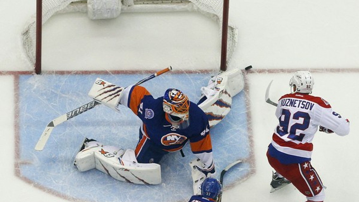 Ani zákroky Jaroslava Haláka nestačili New Yorku Islanders na to, aby postúpili z 1. kola play-off.