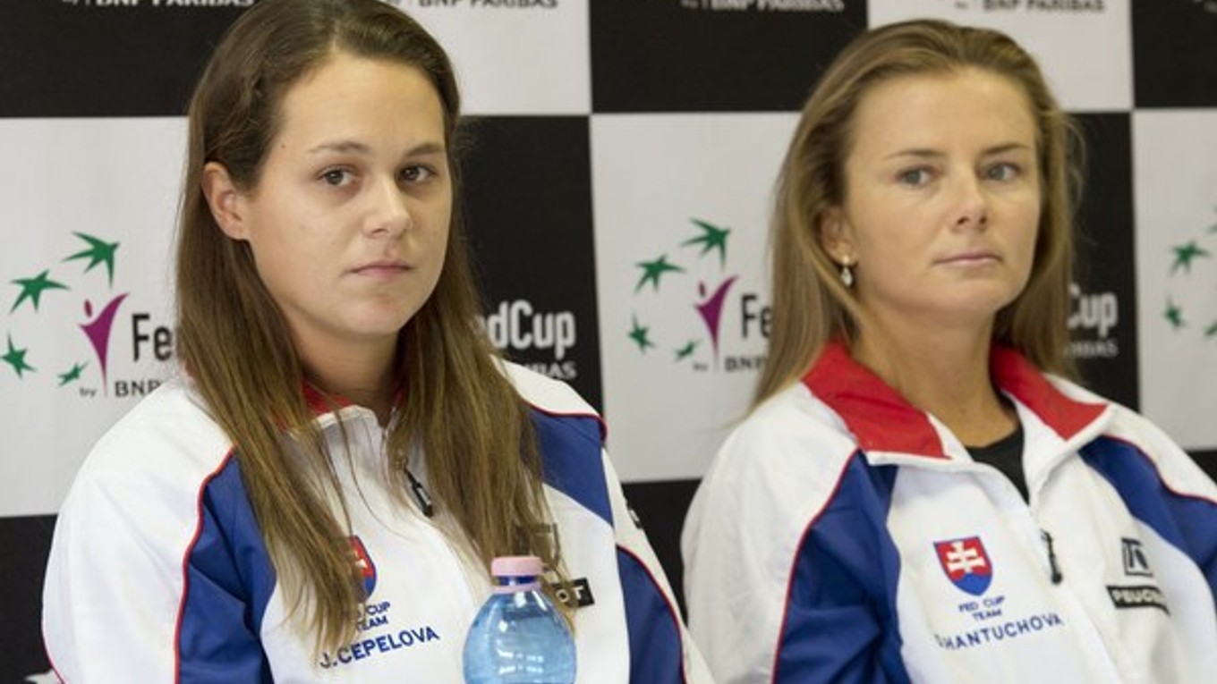 Jana Čepelová (vľavo) musí na rozdiel od D. Hantuchovej prejsť na French Open náročnou kvalifikáciou.