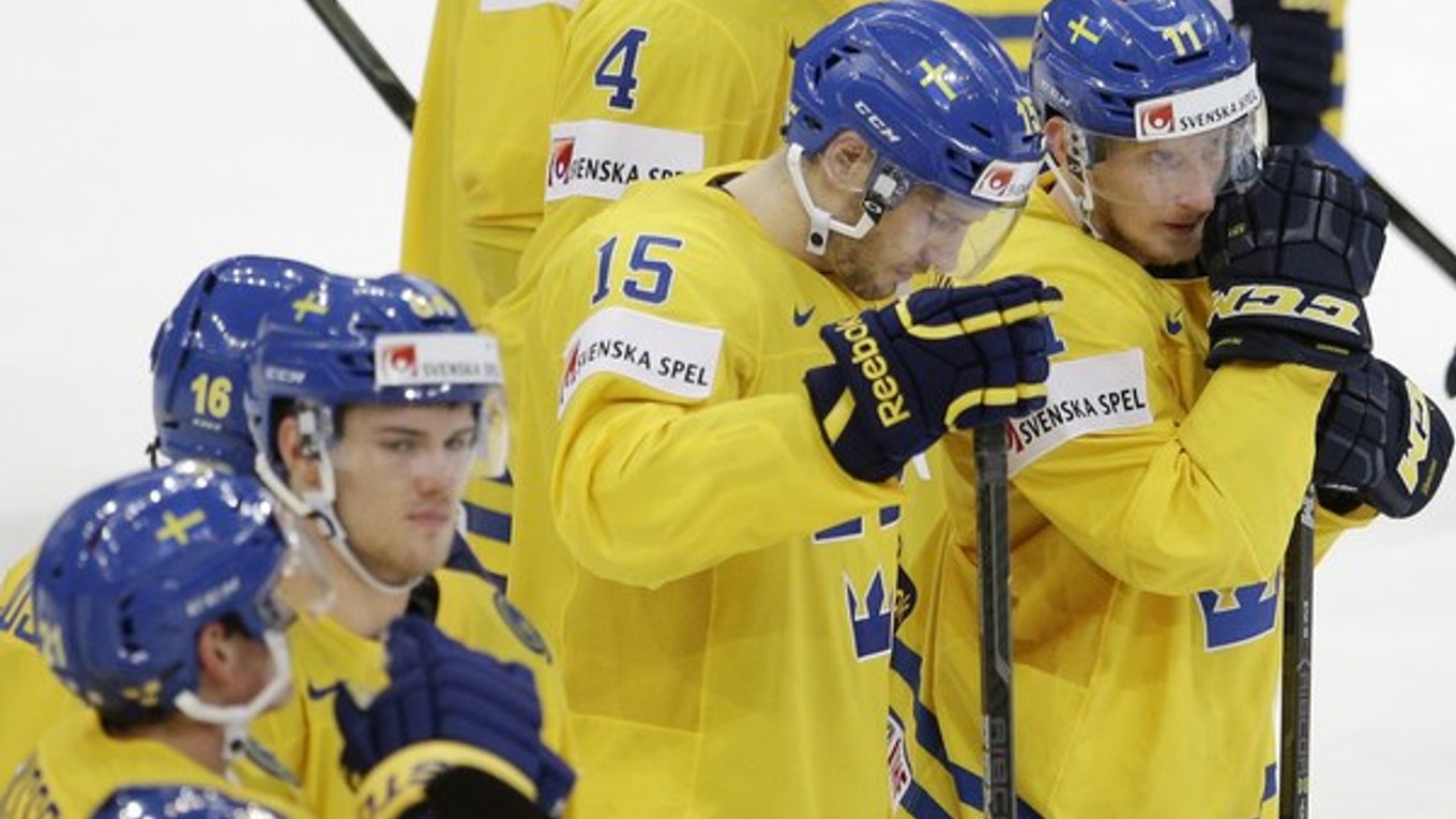 Švédski hokejisti smútia po prehre s Kanadou. Dobre rozbehnutý zápas nedotiahli do víťazného konca.
