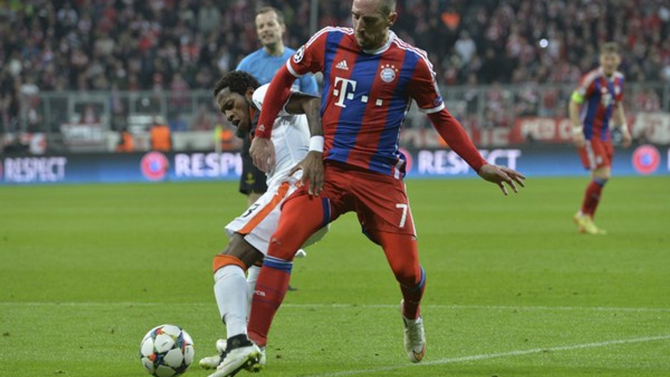 Franck Ribéry (s číslom 7) Bayernu Mníchov citeľne chýba.