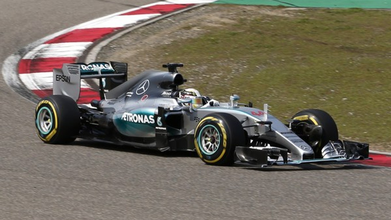 Najväčším favoritom na zisk prvenstva na VC Španielska je Lewis Hamilton.