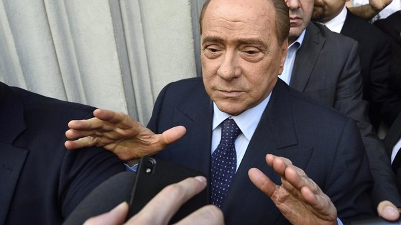 Silvio Berlusconi ubezpečil fanúšikov, že AC Miláno zostane v dobrých rukách.