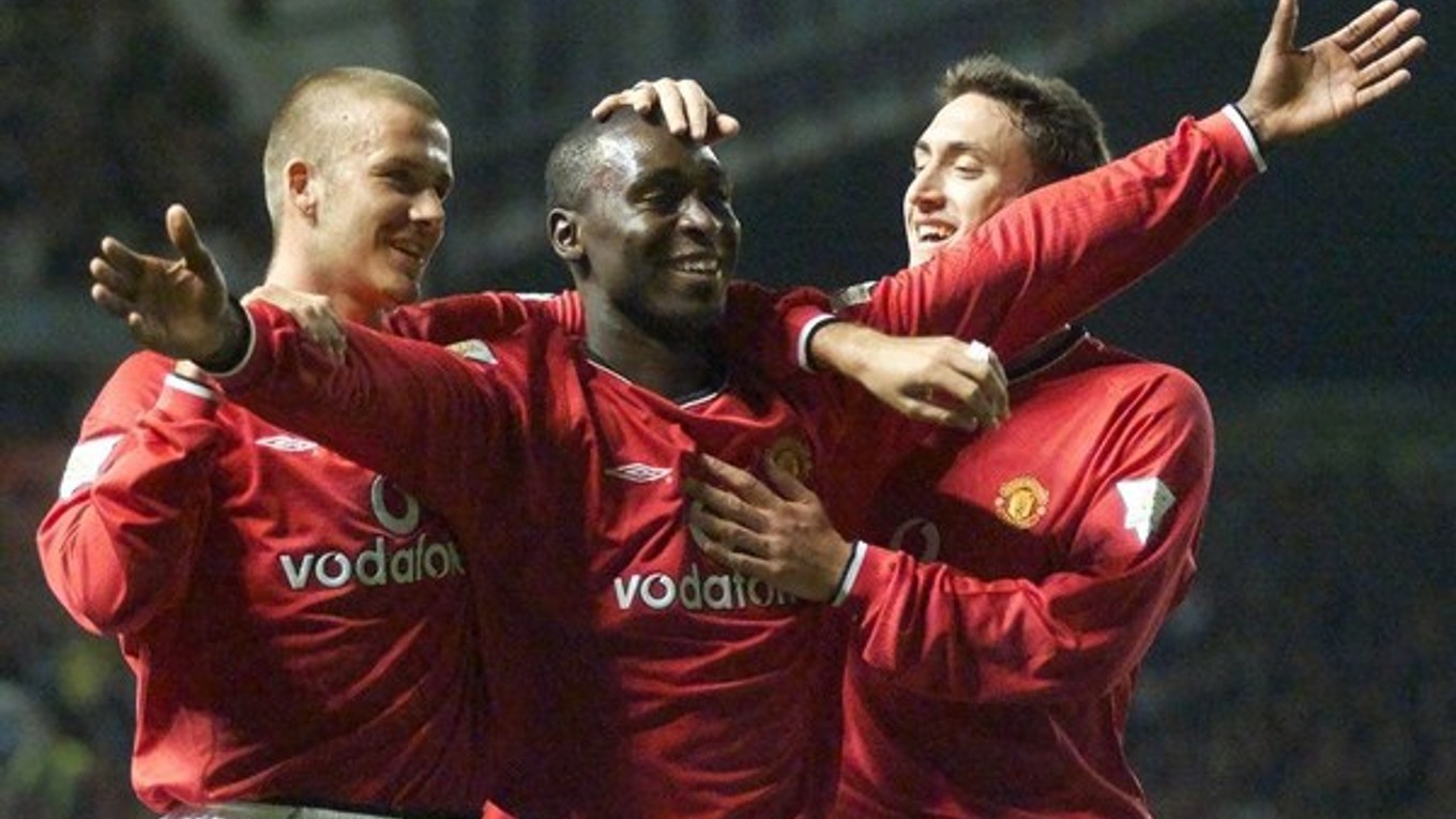 Hviezdny zakončovateľ Manchestru United Andy Cole (v strede) by sa mal tiež objaviť v Poprade.
