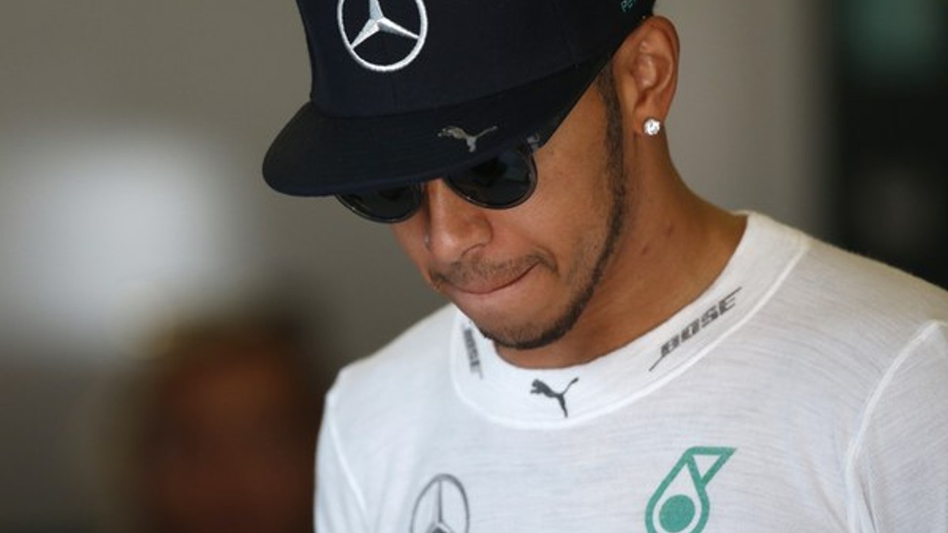 Lewis Hamilton bude naďalej reprezentovať farby Mercedesu.