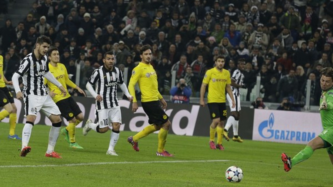 Álvaro Morata strieľa víťazný gól Juventusu.