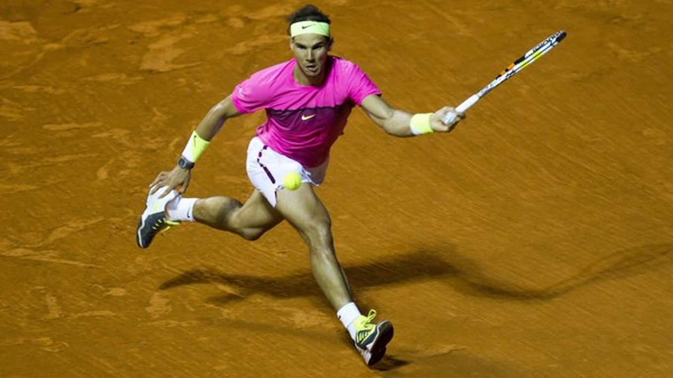 Španiel Rafael Nadal si vo štvrťfinále turnaja v Buenos Aires ľahko poradil s domácim Federicom Delbonisom.