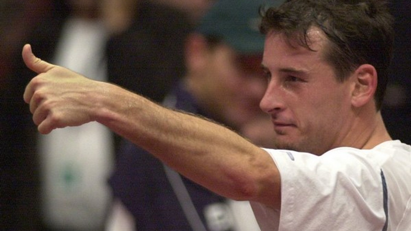 Takto sa Andrei Pavel radoval v roku 2002 po víťazstve nad Dominikom Hrbatým v baráži o účasť vo svetovej skupine Davisovho pohára.
