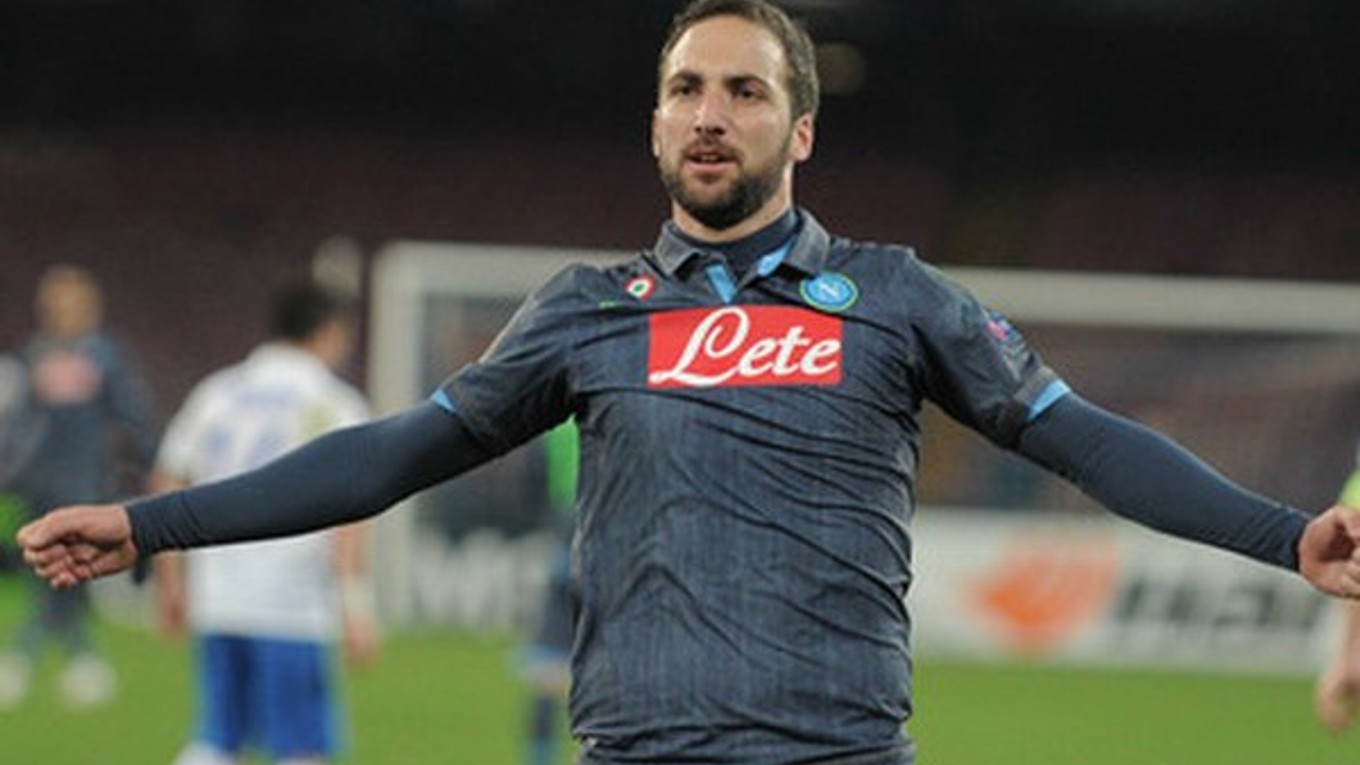 Higuaín dal tri góly.