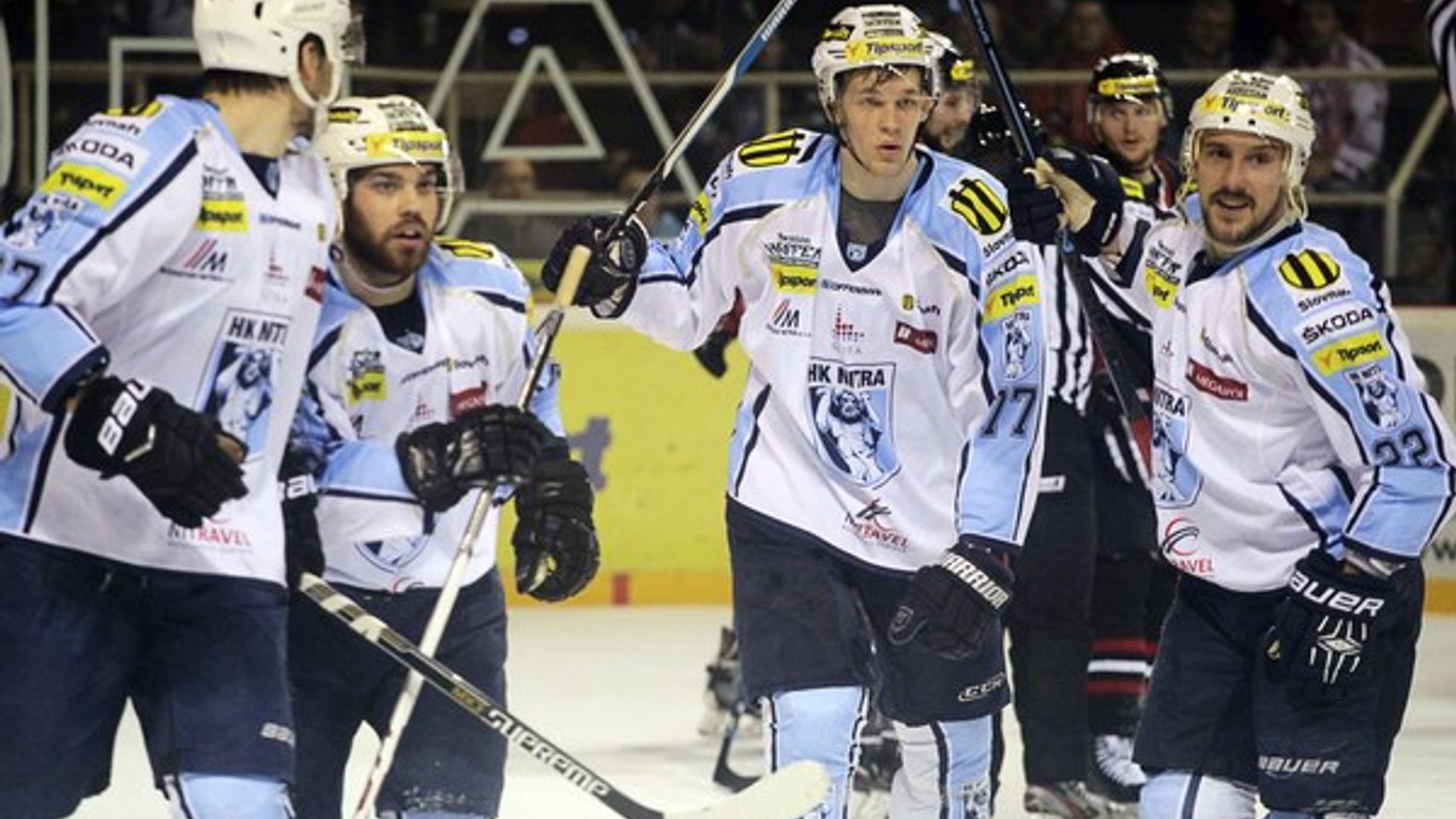 Hokejisti Nitry odpovedali na prehraný zápas z domáceho ľadu tým najlepším spôsobom - víťazstvom hneď v úvodnom dueli v Banskej Bystrici.