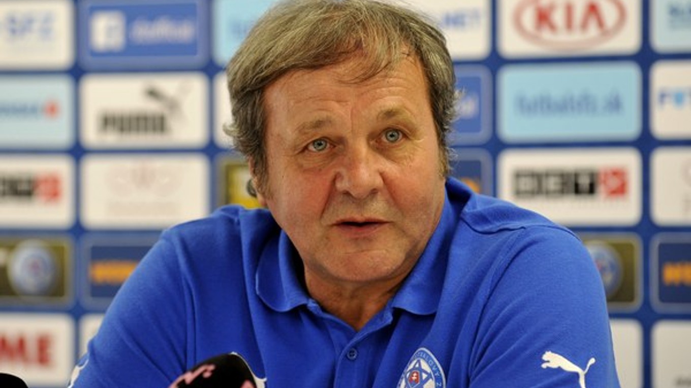 Tréner futbalovej reprezentácie Ján Kozák.