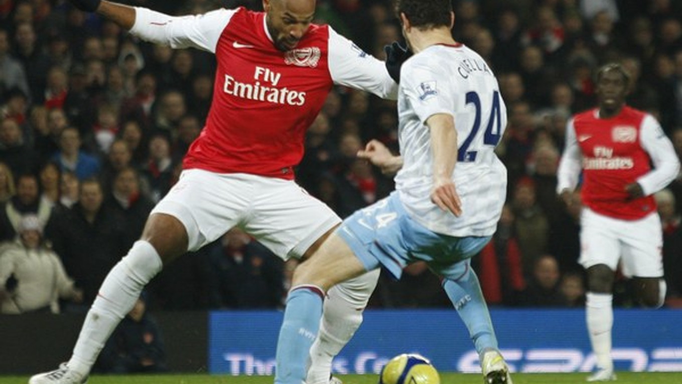 Najlepšie obdobie svoje kariéry prežil Thierry Henry (vľavo) v Arsenale Londýn.