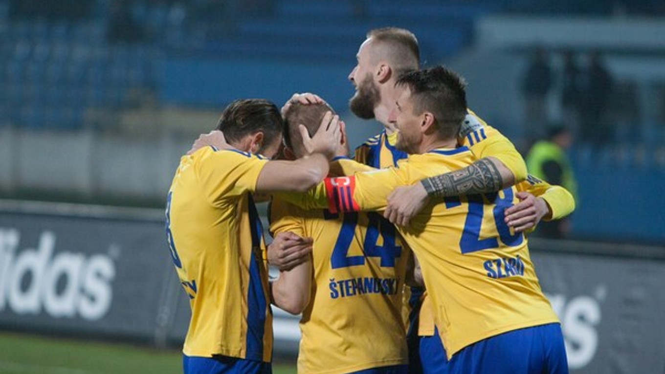 Po prvom zápase majú bližšie k postupu do finále pohára futbalisti Dunajskej Stredy.