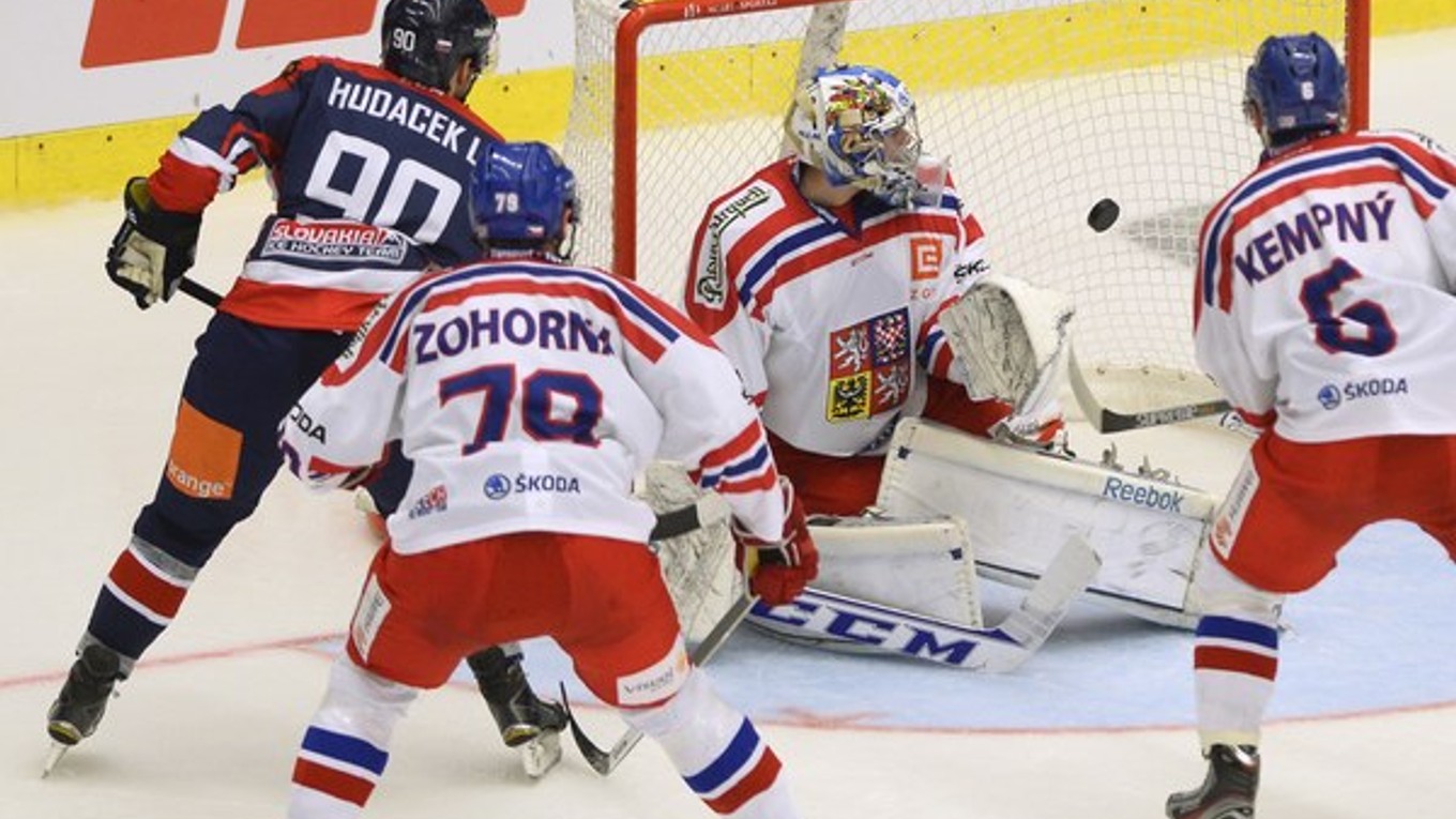 Jediný gól Slovenska v druhom zápase strelil Libor Hudáček (s číslom 90).