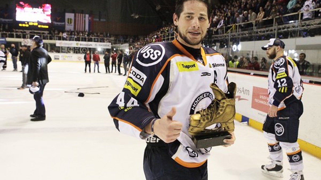 Gabriel Spilar s ocenením Zlatá korčuľa.
