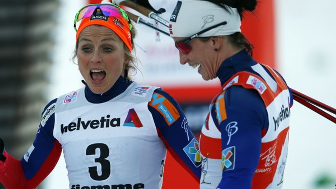 Therese Johaug (vľavo) a Marit Björgen.