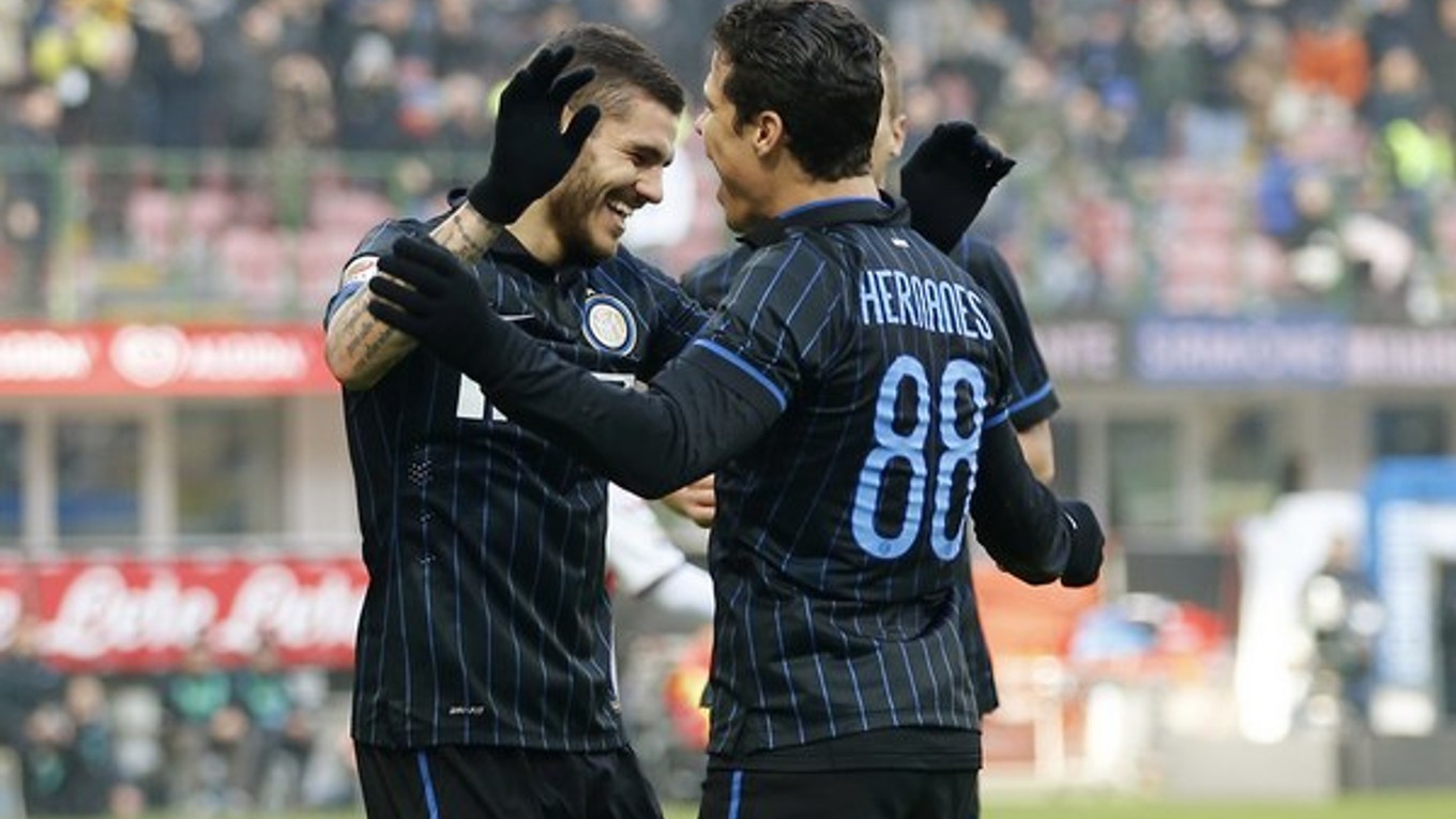 Mauro Icardi (vľavo) a Anderson Hernanes z Interu.