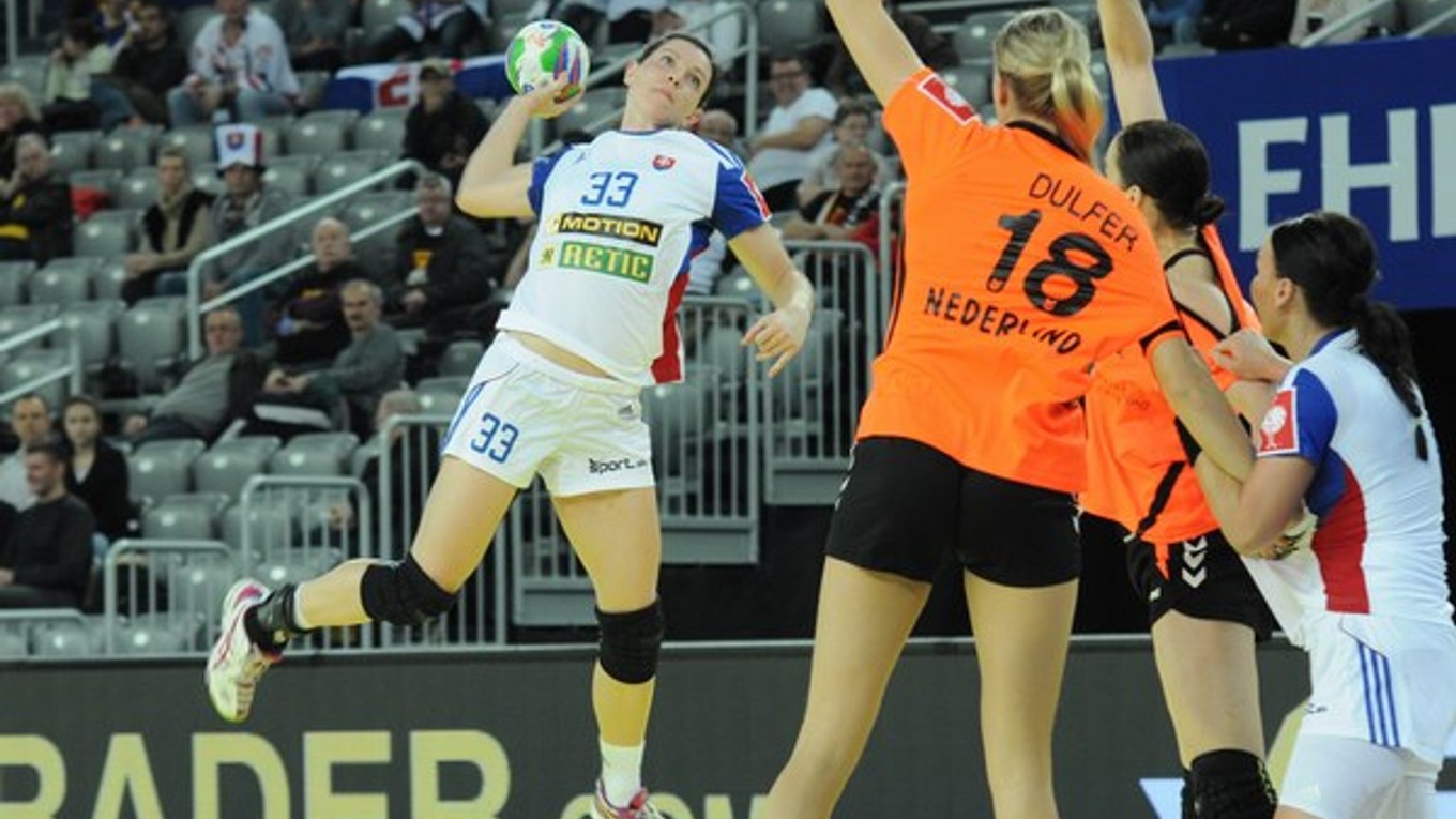 Martina Školková (vľavo).