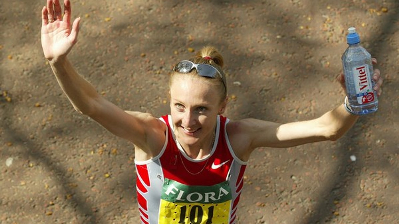 Paula Radcliffová po víťazstve na maratóne v Londýne v roku 2003.