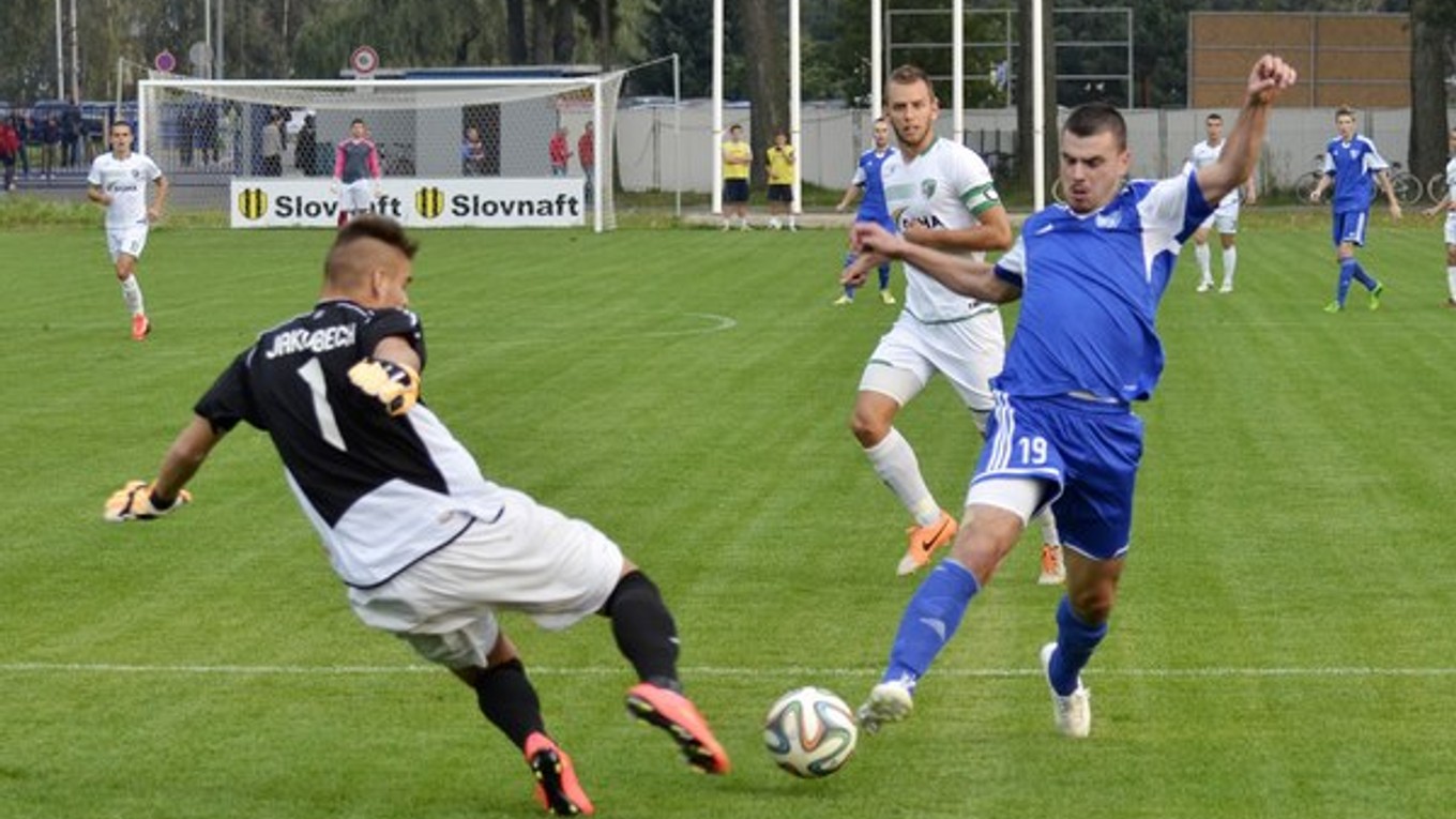 Adam Jakubech z FC Tatran Prešov (vľavo).