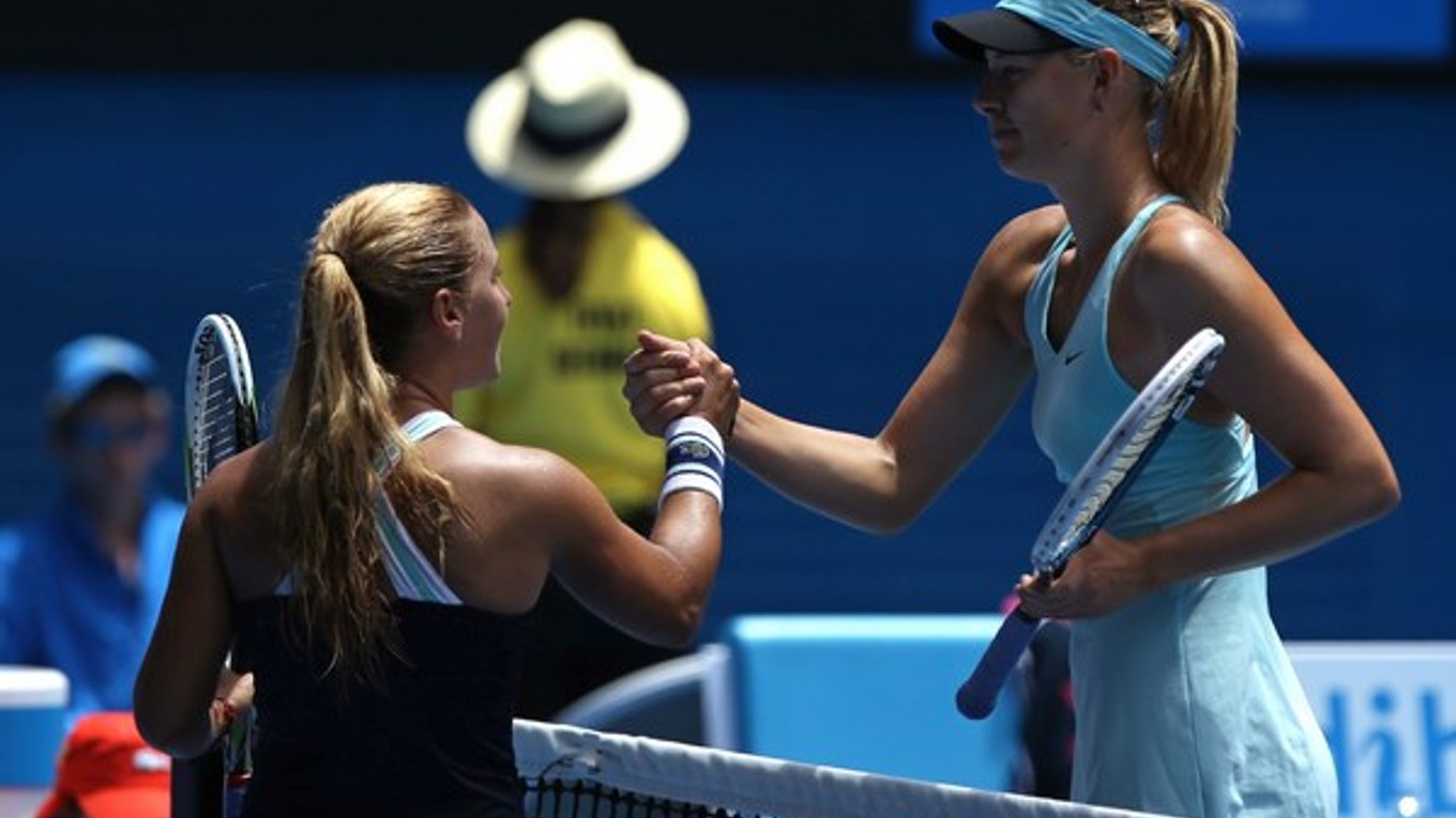 Pred rokom vyradila na Australian Open v osemfinále Dominika Cibulková Mariu Šarapovovú.