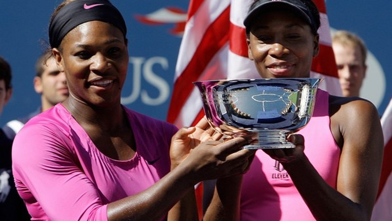 Serena a Venus Williamsové získali vo štvorhre trinásť titulov z turnajov veľkej štvorky. Ďalší triumf však nepridajú.