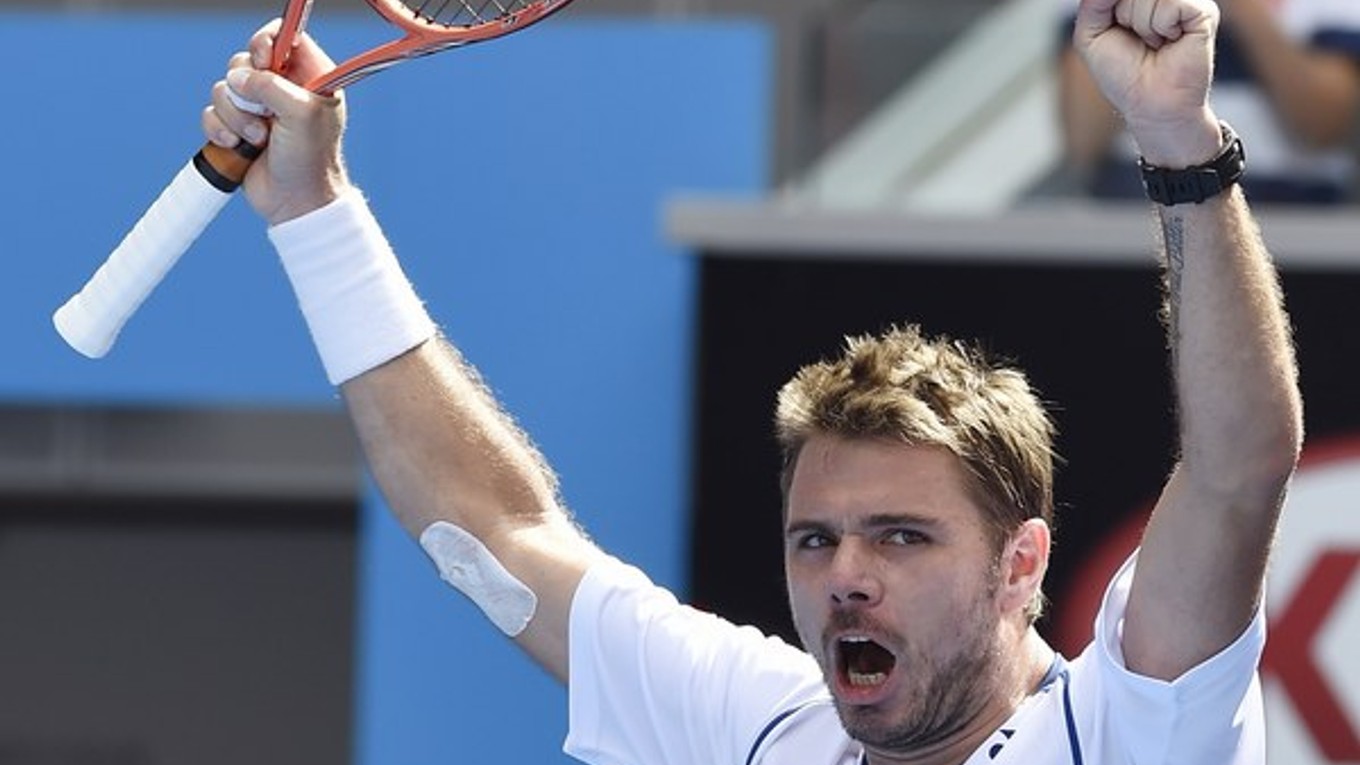 Víťazné gesto Švajčiara Wawrinku po víťazstve v osemfinále Australian Open.