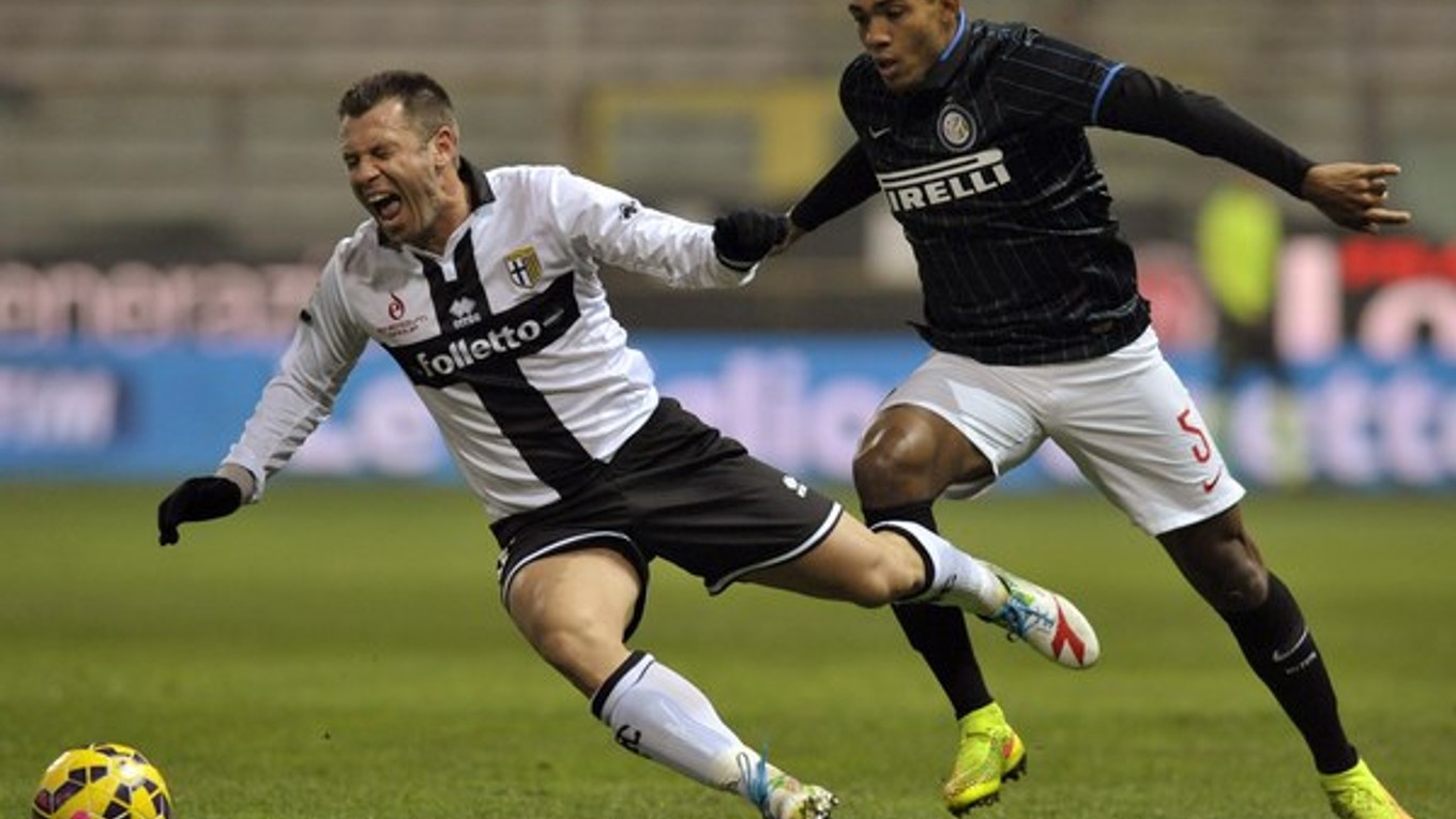Antonio Cassano (vľavo) si už dres Parmy neoblečie.
