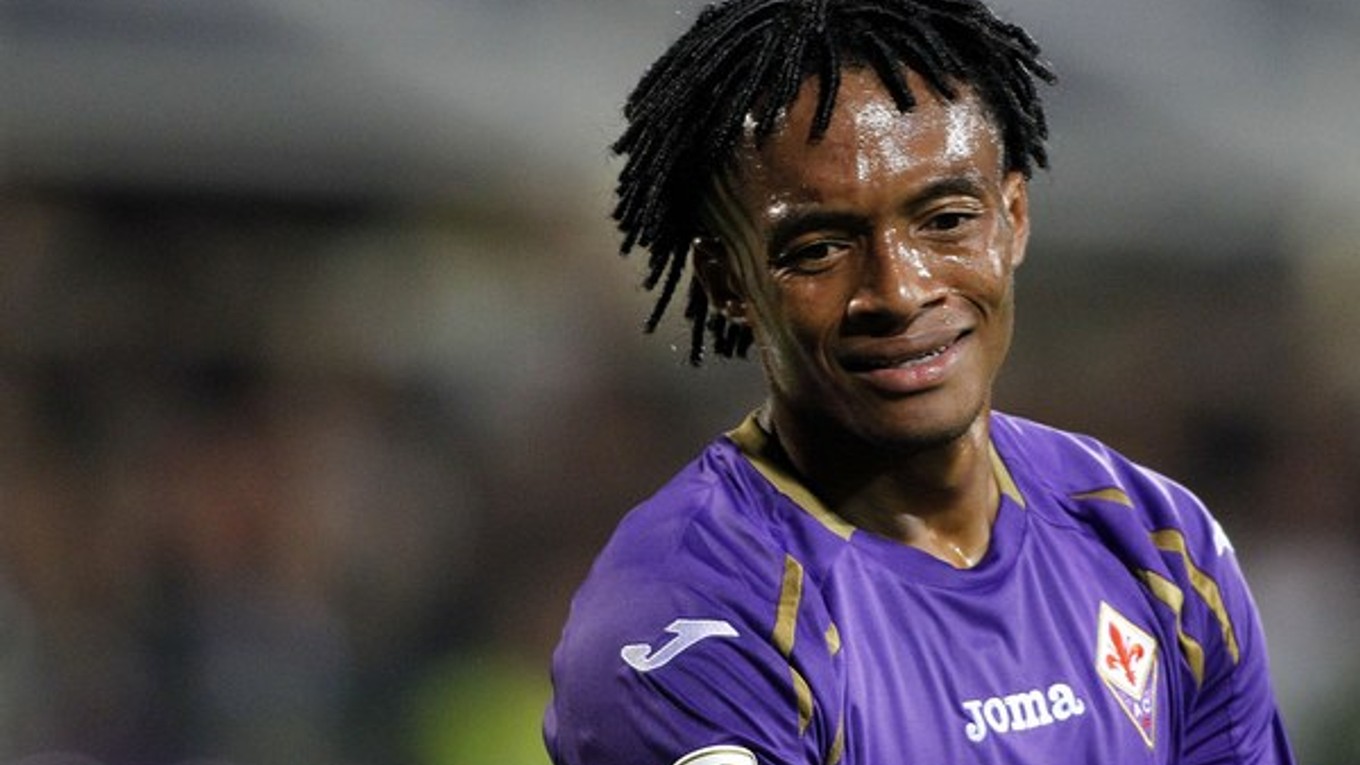 Juan Cuadrado už dres Fiorentiny obliekať nebude. Prestupuje do Chelsea.