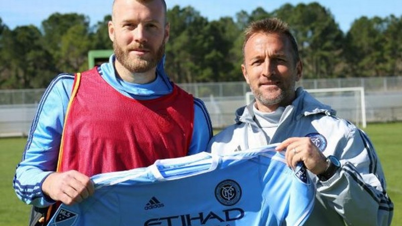 Adam Nemec (vľavo) a tréner New Yorku FC Jason Kreis.