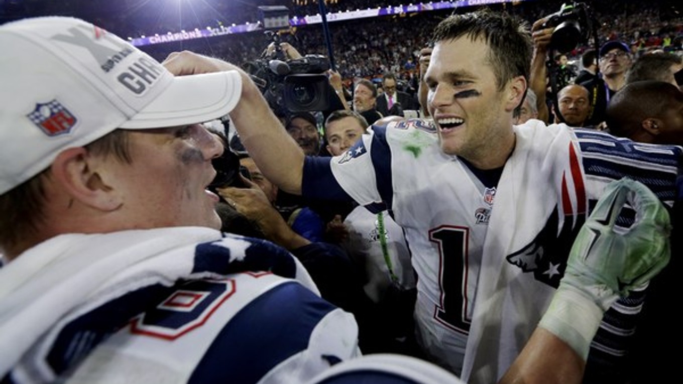 Tohtoročný Super Bowl vyhrali New England Patriots. Najužitočnejším hráčom sa stal Tom Brady (vpravo).
