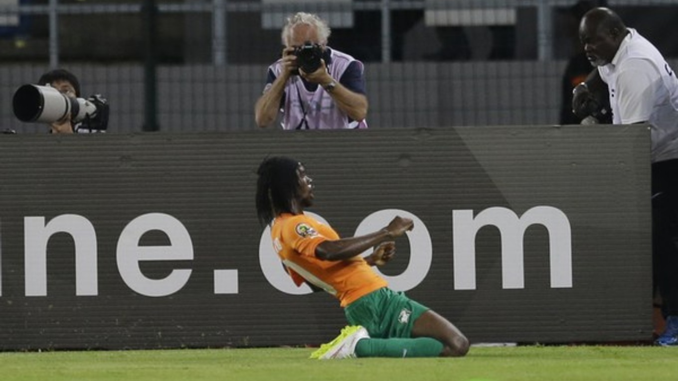 Gervinho oslavuje svoj gól do siete DR Kongo.